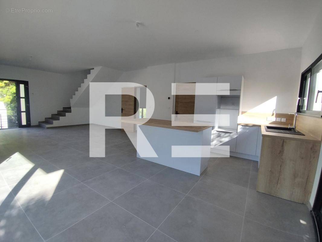 Maison à SAINT-CHRISTOL-LES-ALES