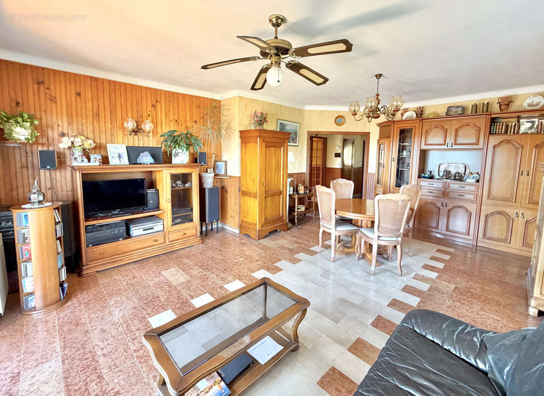 Appartement à SIX-FOURS-LES-PLAGES