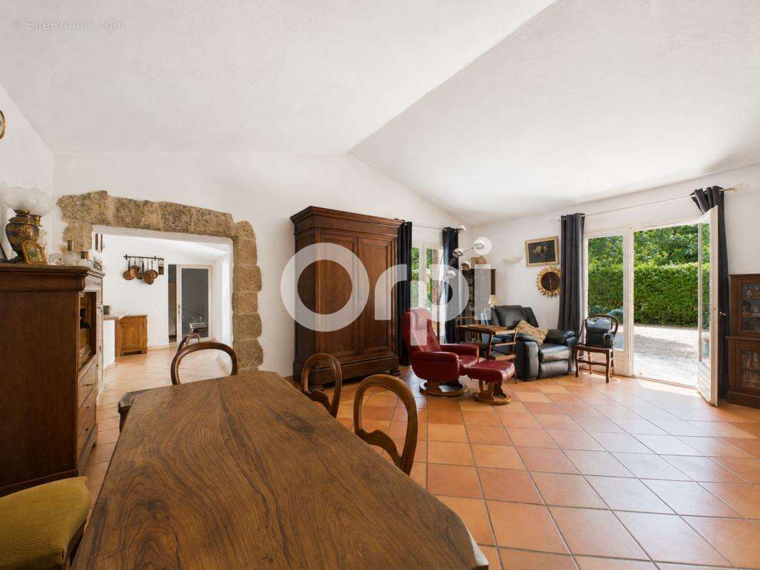 Propriete grand terrain plat + maison plain-pied - plusieurs dependances / annexes - a rafraichir - calme absolu / aucun vis-a-v - photo 5