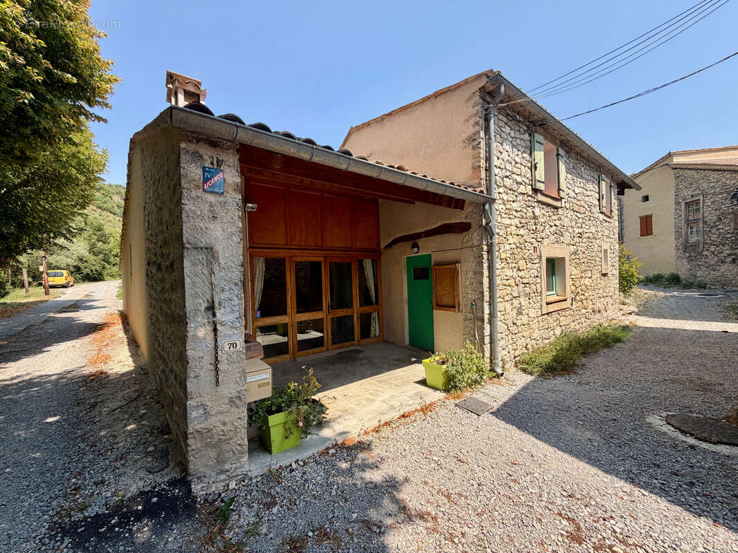 Region baronnies - ensemble immobilier avec commerce et appartement - photo 2