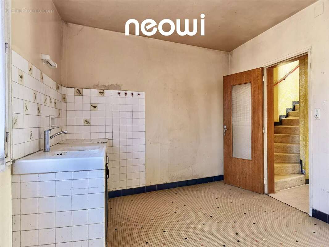 Bâtiment d'habitation de 6 pièces avec JARDIN et GARAGE - photo 5
