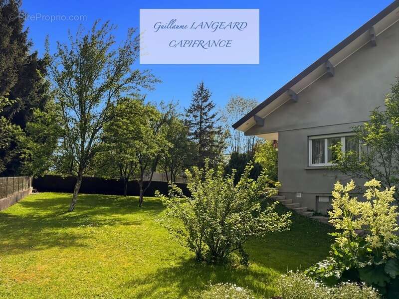 Groissiat (01) - maison spacieuse 6 pièces – 163 m² – terrain 1763 m² - photo 5