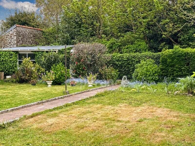 Maison à LE RELECQ-KERHUON