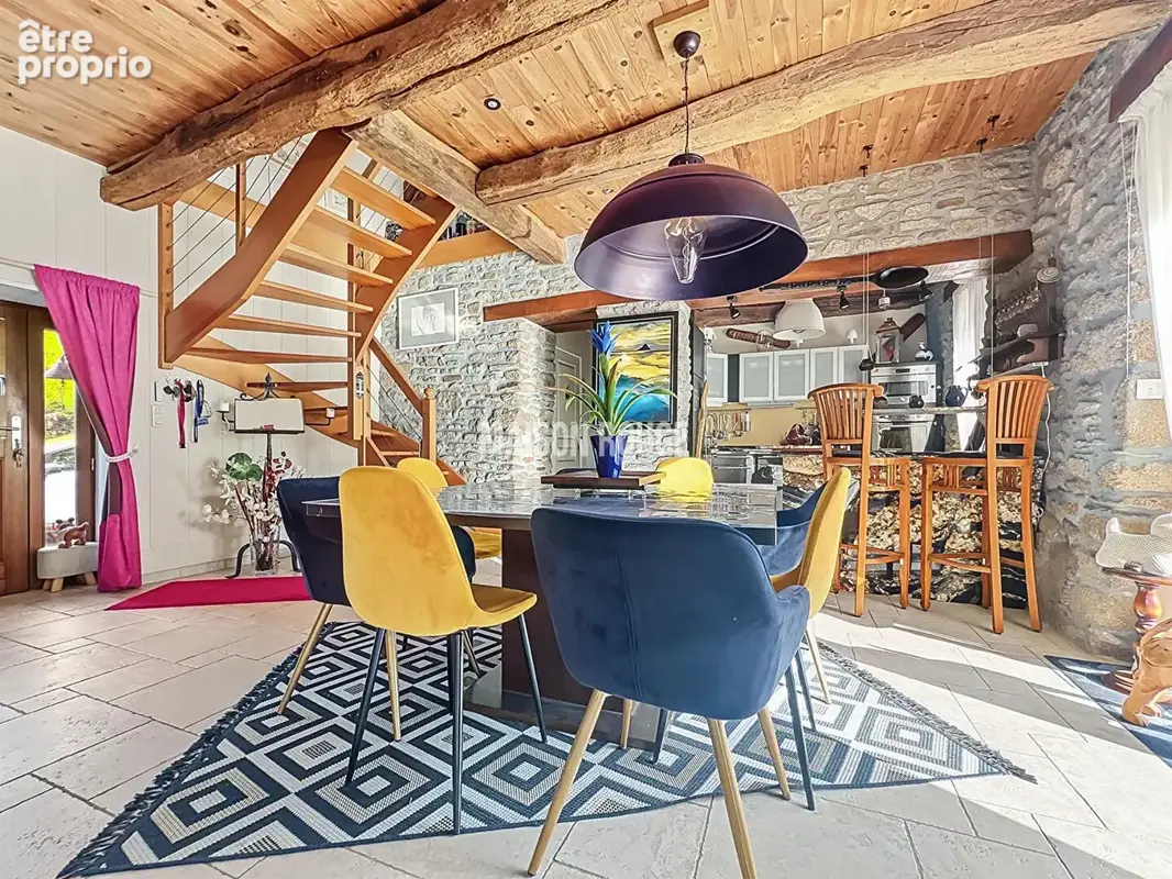 Maison en pierre rénovée avec piscine chauffée sur 3 200 m² de terrain à Val Couesnon - photo 5