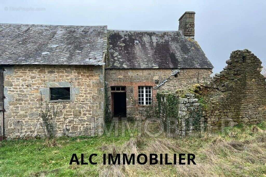 Maison à CARROUGES