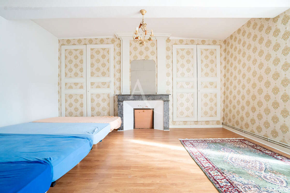 Maison à LE PUY-NOTRE-DAME