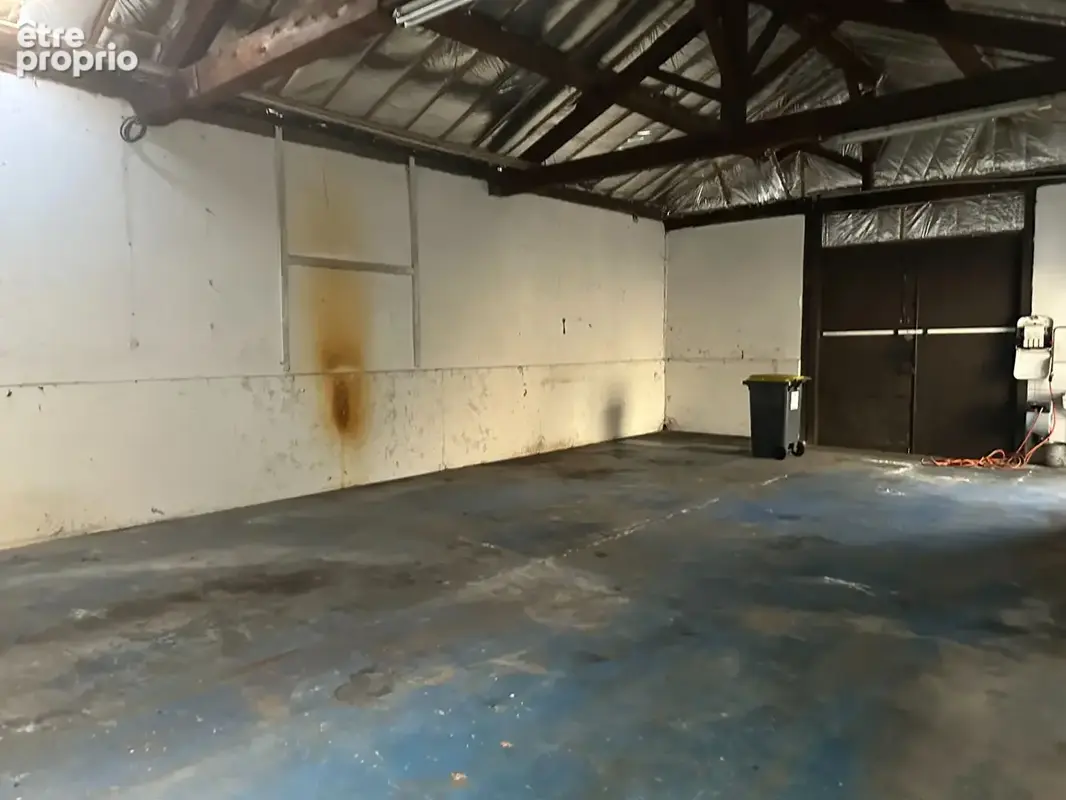 Local professionnel 945m2 + extérieur au coeur de Limas - photo 5