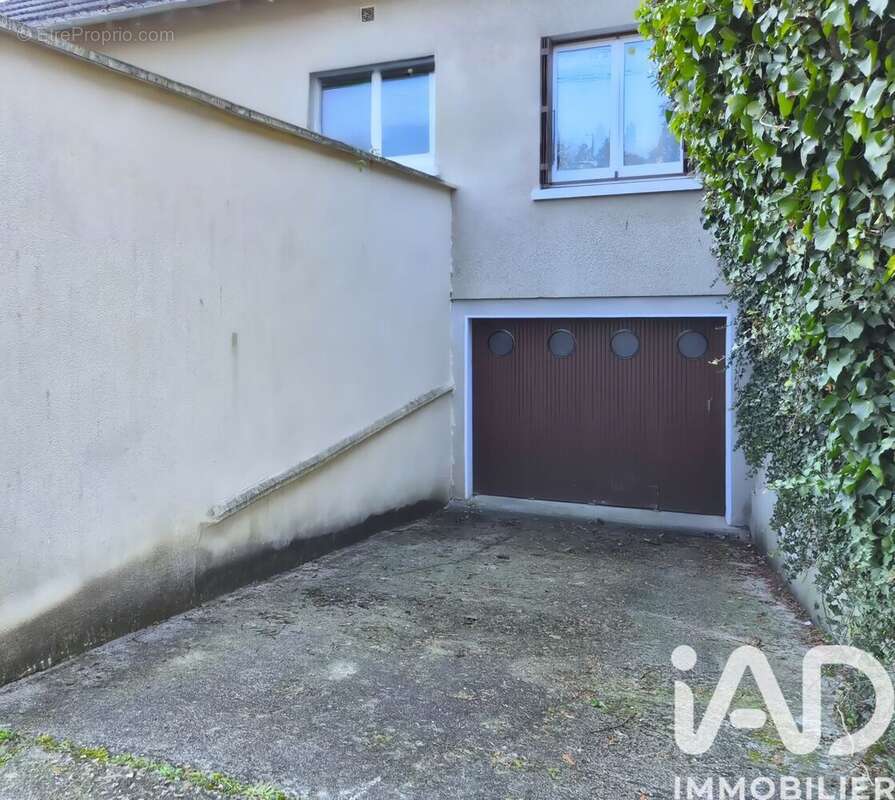 Photo 2 - Maison à VILLENEUVE-LA-GUYARD