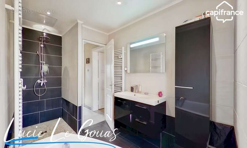 Maison mitoyenne de 97m² avec dépendances de 70m² au sol - photo 8