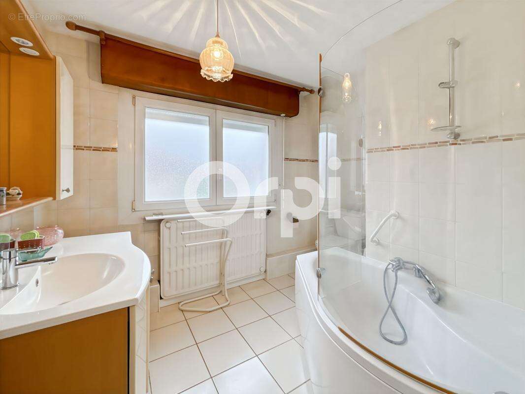 Maison à SAINT-MARTIN-BOULOGNE