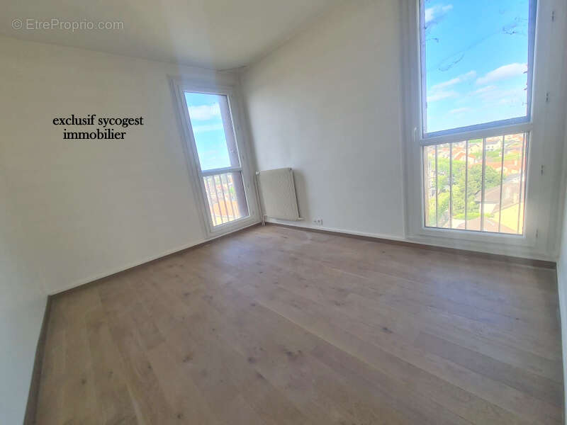 Appartement à LES PAVILLONS-SOUS-BOIS