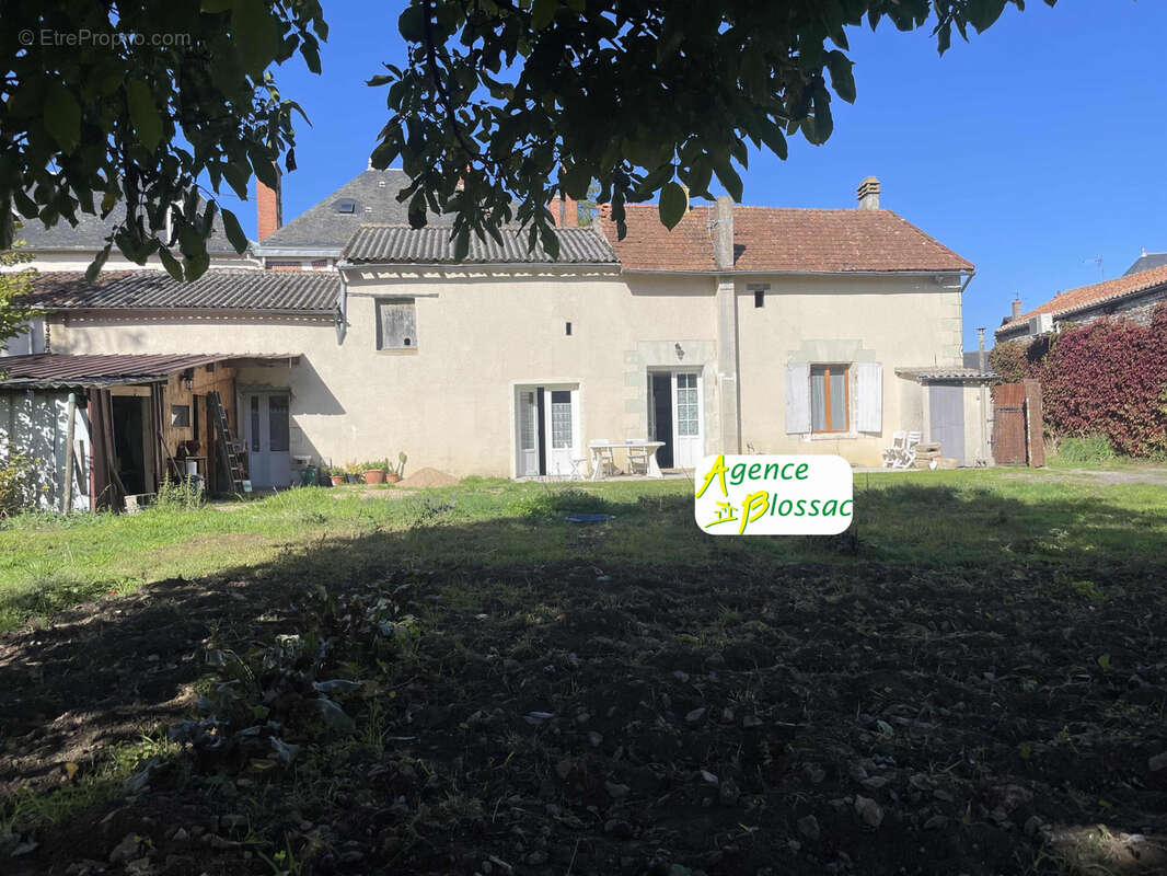 Maison à SAINT-JEAN-DE-SAUVES