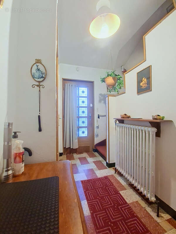 Maison à QUIEVRECHAIN