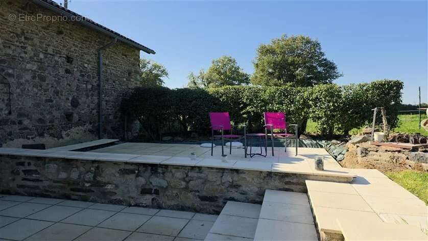 Maison à SAINT-BARBANT