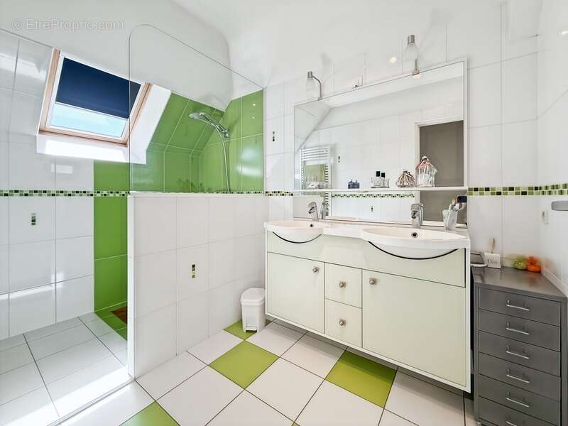 Dept de la Vienne (86) Maison contemporaine de 160 m² – Quartier recherché à l'est de la ville - photo 13