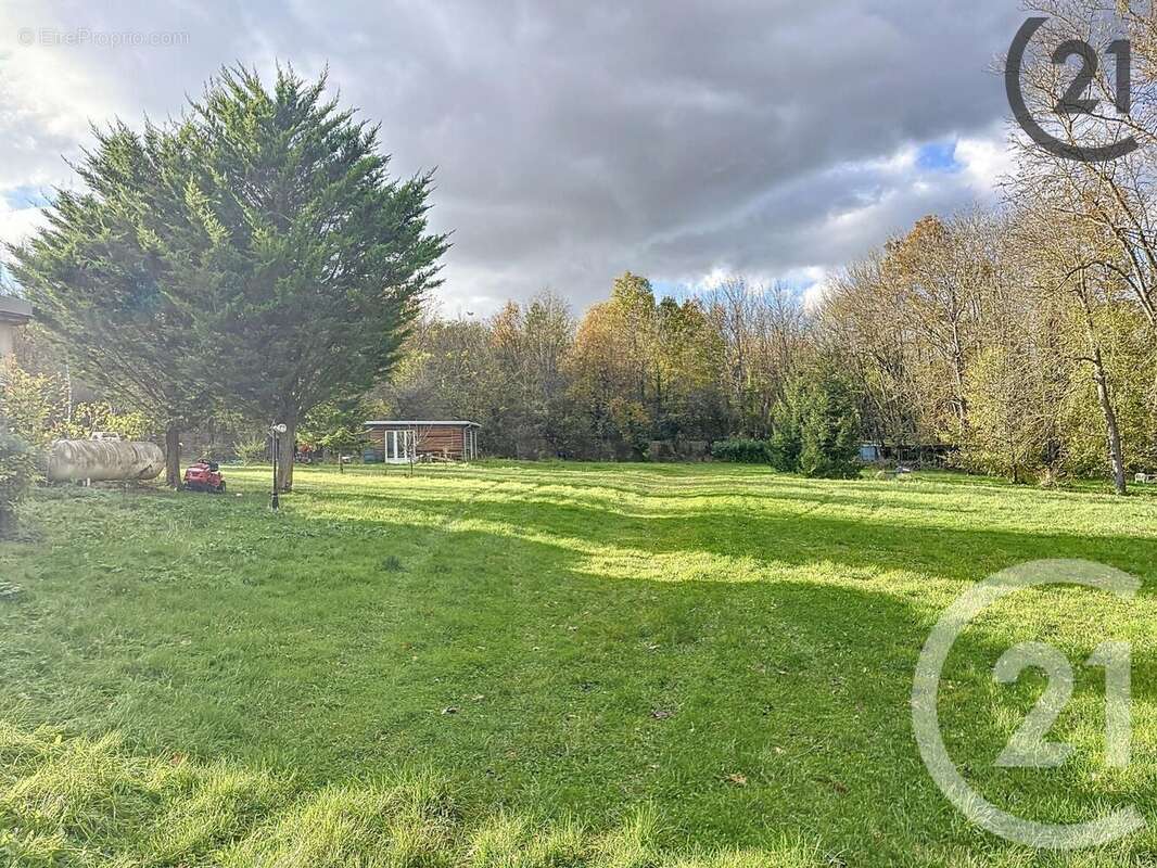 Maison à ESCOLIVES-SAINTE-CAMILLE