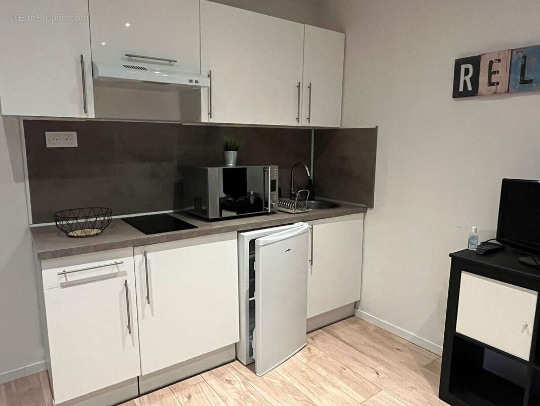 Studio meublé 23 m²  place fourneyron  saint-étienne - photo 3