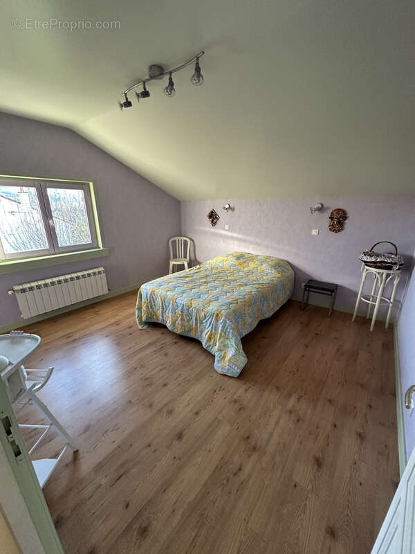 Maison à CELLES-SUR-DUROLLE