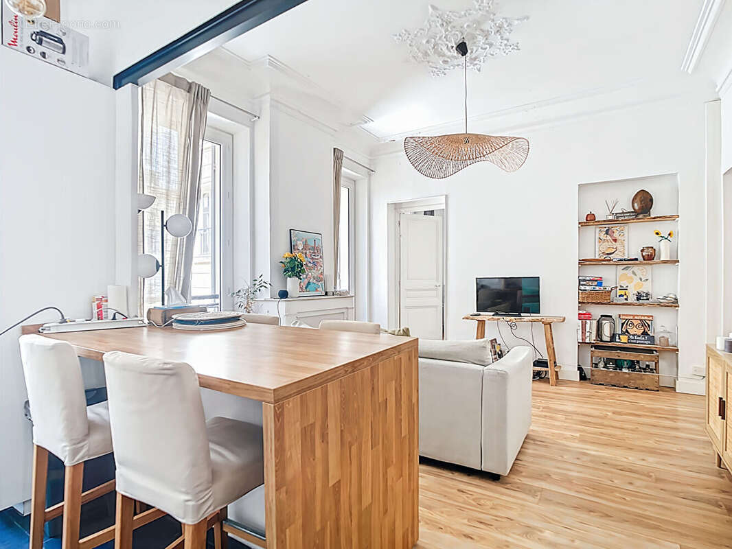 Appartement à MARSEILLE-2E