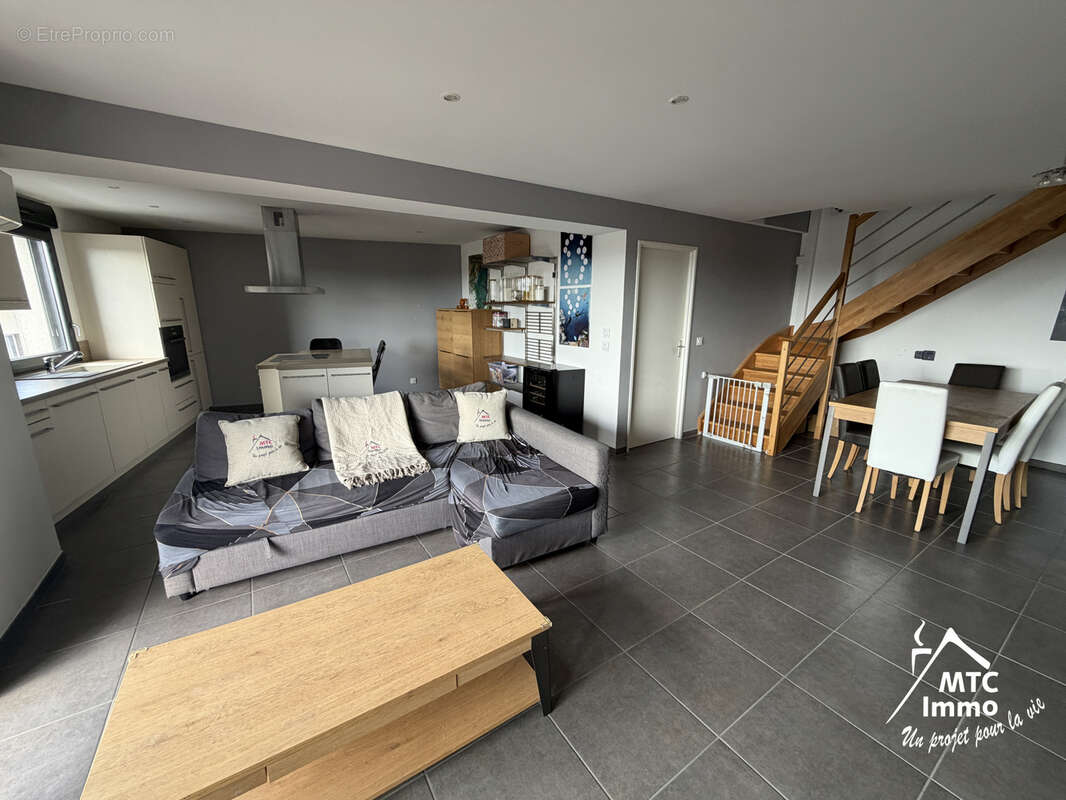 Appartement à MEYZIEU