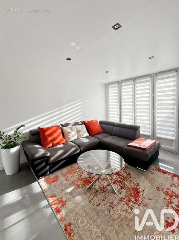 Appartement 67 m² à Combs-La-Ville  - photo 8