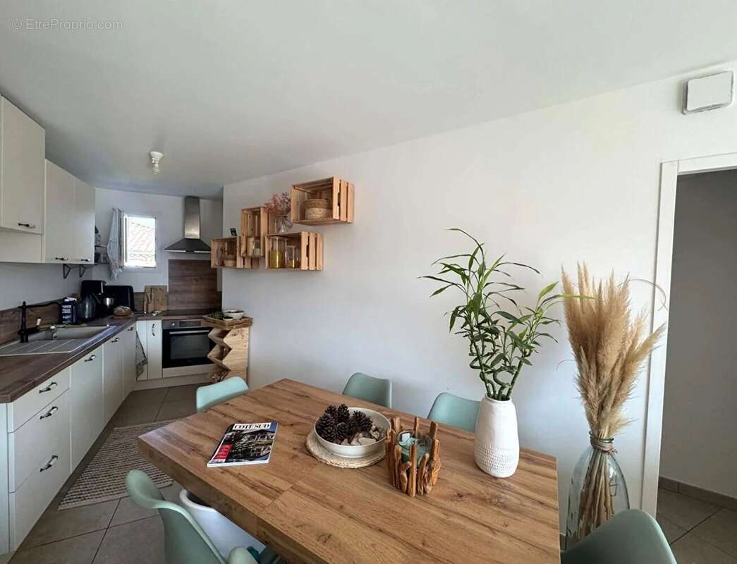 À vendre maillane, appartement 3 pièces, extérieur, parking - photo 2