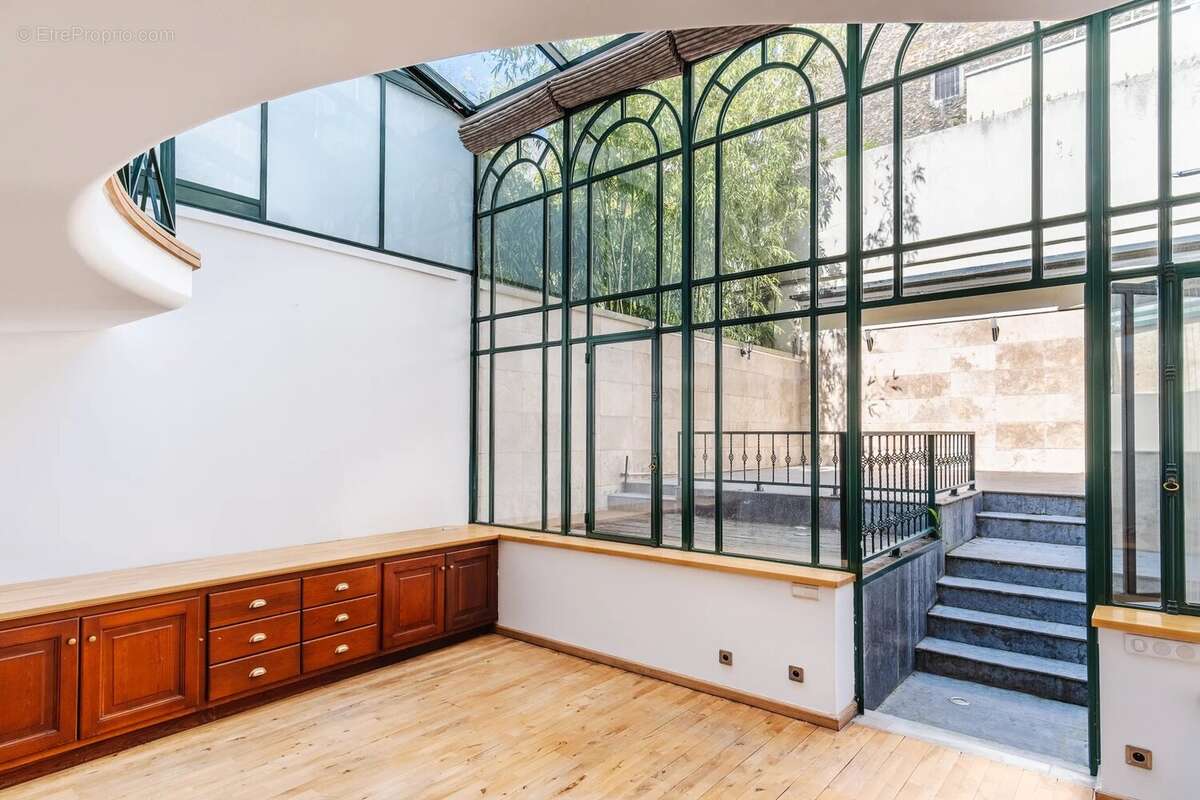 Appartement à PARIS-8E