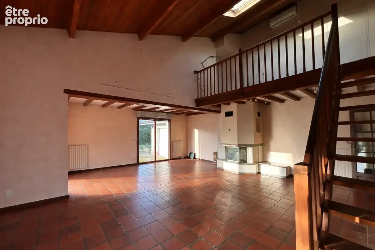 Maison T8 avec garage et piscine sur parcelle 1400 M2 - photo 4
