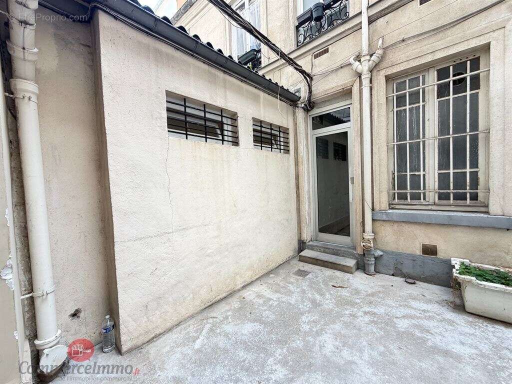 EXCLUSIVITÉ – Paris & Île-de-France  Murs Commerciaux Libres de 89 m² avec Terrasse - photo 10