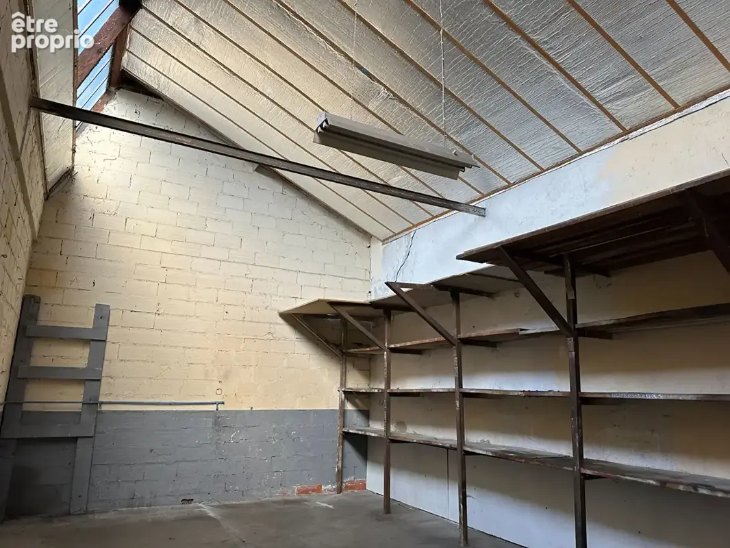 Local professionnel 945m2 + extérieur au coeur de Limas - photo 10