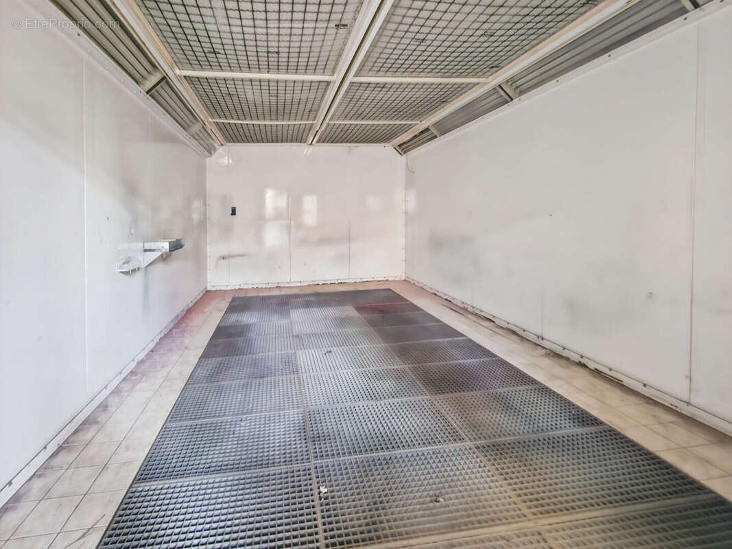 Parking à BAZOUGES-LA-PEROUSE