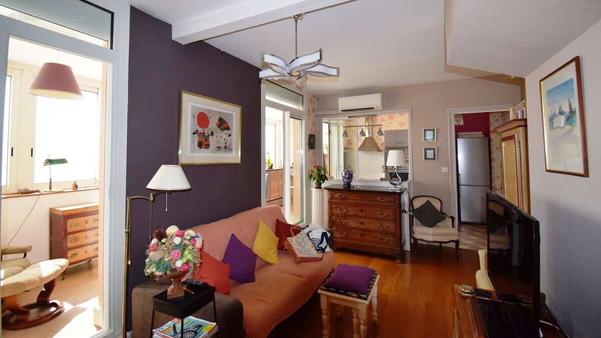 À VENDRE - PROCHE PARC DES SOURCES - Appartement T2 bis centre-ville de VICHY avec vue dégagée - photo 4