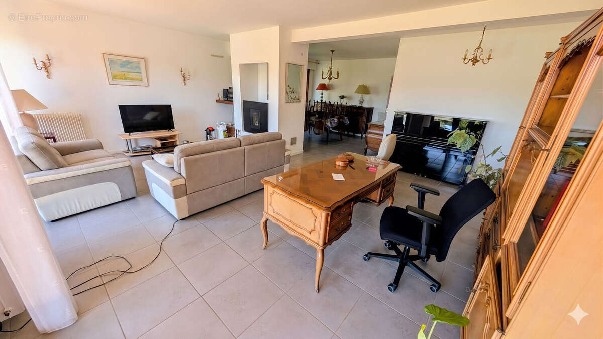 Belle villa cossue F8 sur terrain arboré 900 m² - photo 4