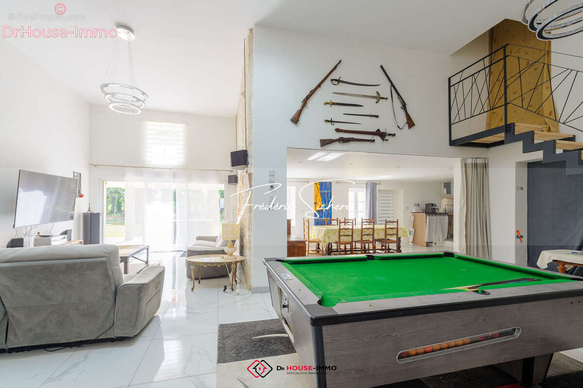 Maison 247 m² à Marsais  - photo 4