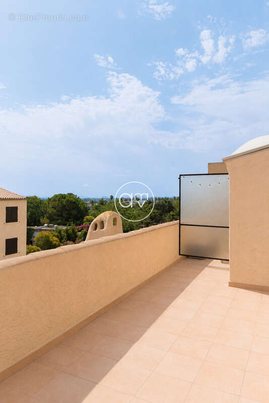 Hyeres gare - appartement t3 duplex 80m2 - dernier etage - stationnement - photo 15