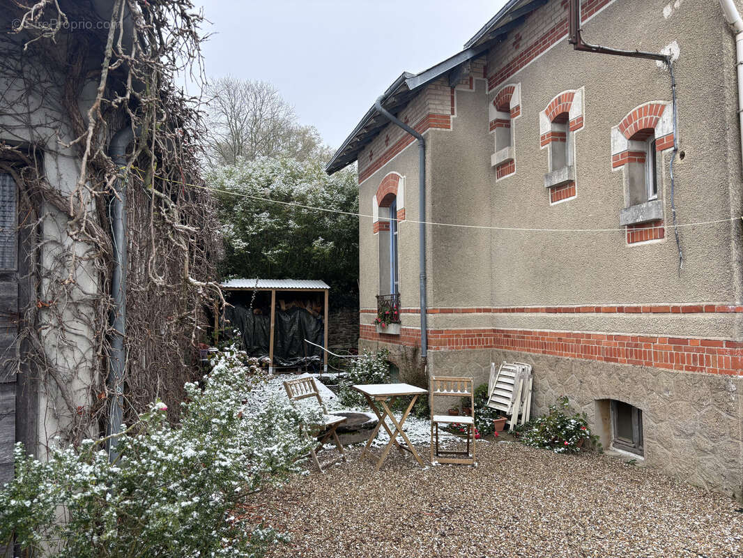 Maison à SAINT-PRIEST-LA-MARCHE