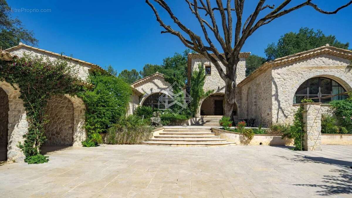 Maison à ROQUEFORT-LES-PINS