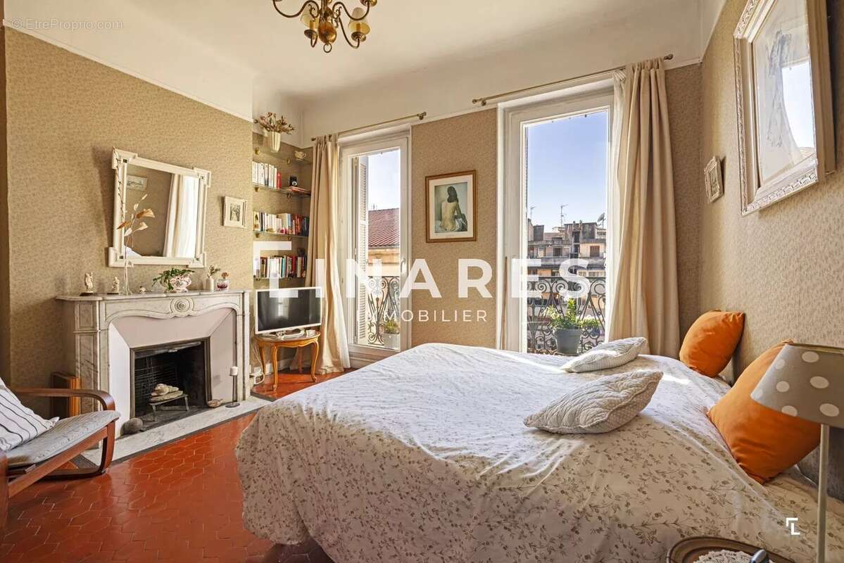 Appartement à MARSEILLE-1E