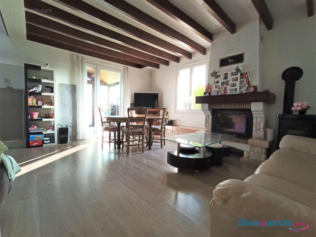 Maison 134 m² à Jaunay-Clan  - photo 4