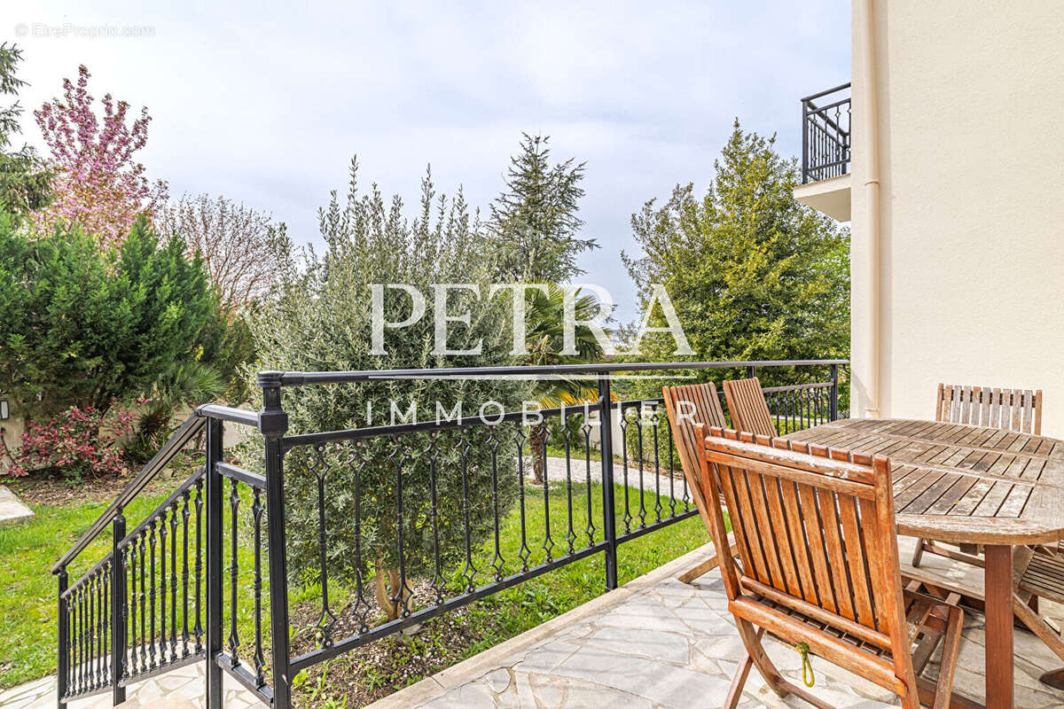 Maison à L'HAY-LES-ROSES