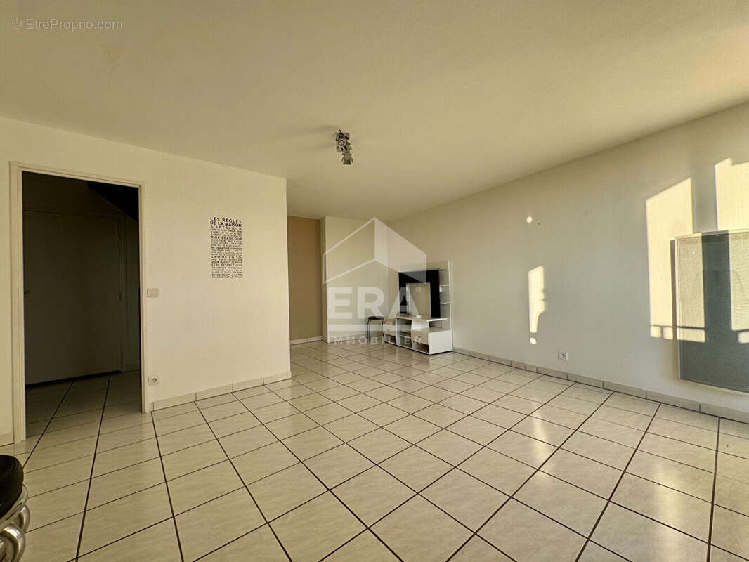 Appartement à COMBS-LA-VILLE