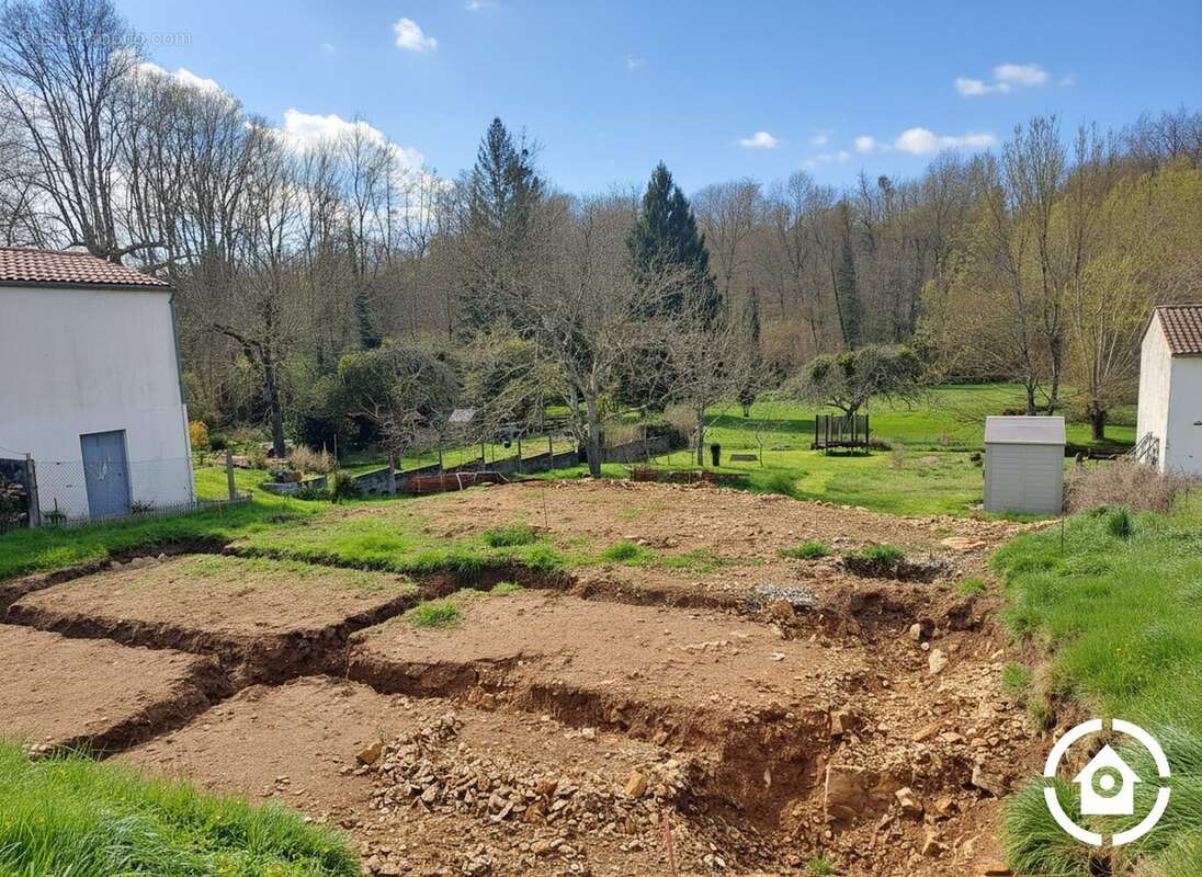 Terrain à SAINT-SAUVANT