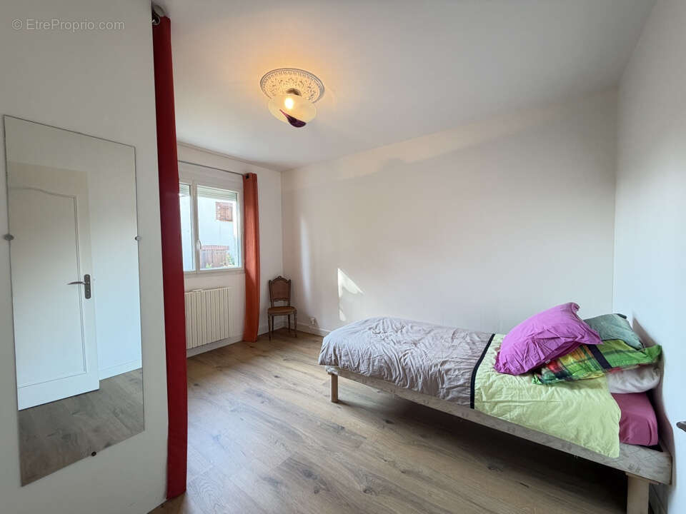 MAISON T5 avec garage (205 M2 de surface utile) et jardin de 544 M2 à Vendre (31270 CUGNAUX) - photo 23