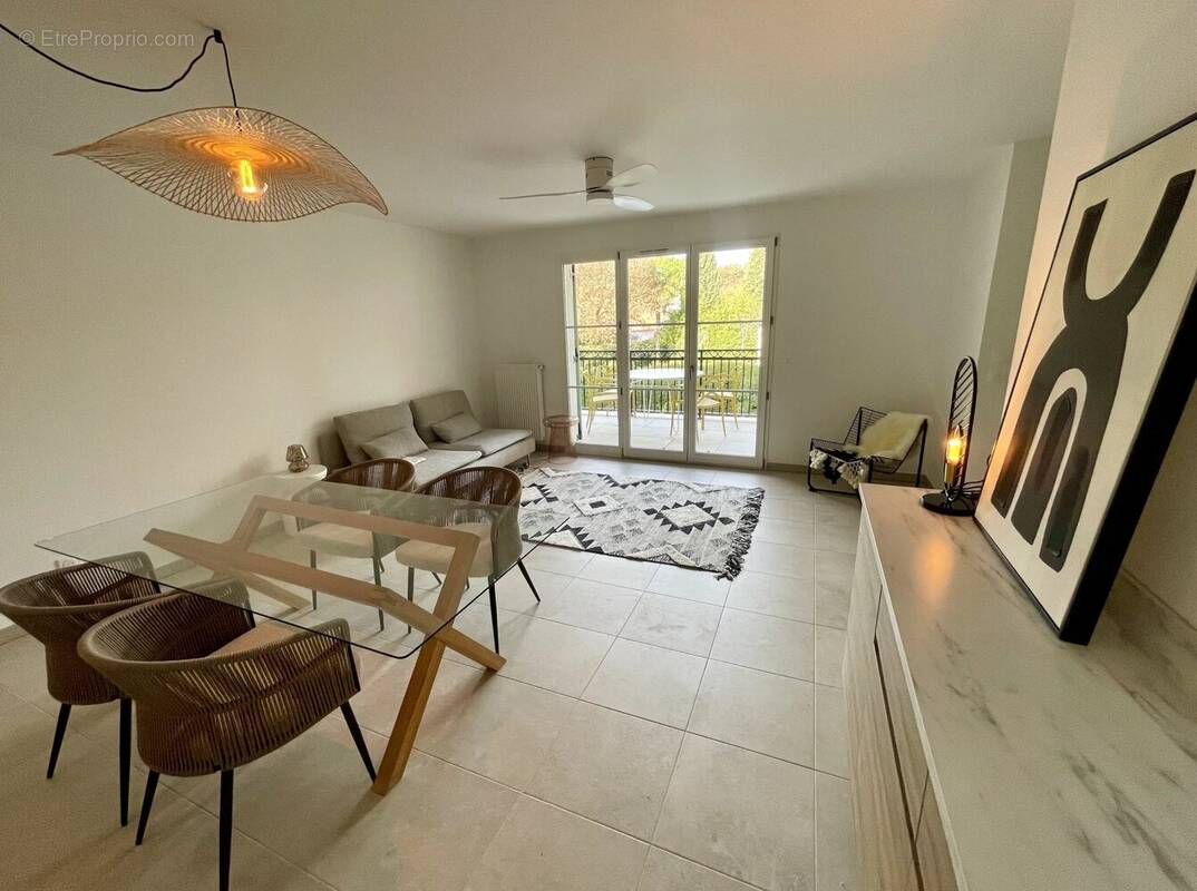 Appartement à ROQUEFORT-LES-PINS