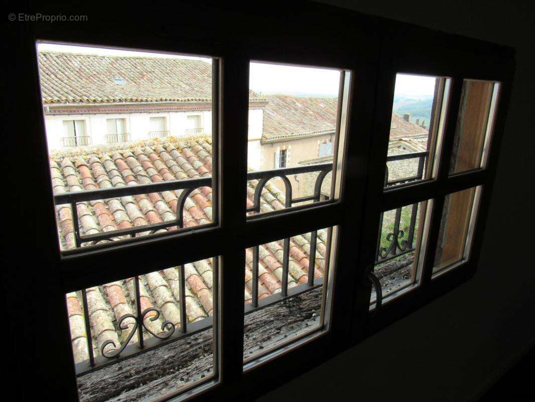 Grande maison medievale  de village entierement renovee dpe en b avec une petite maison qui sert de garage   290000€ - photo 33