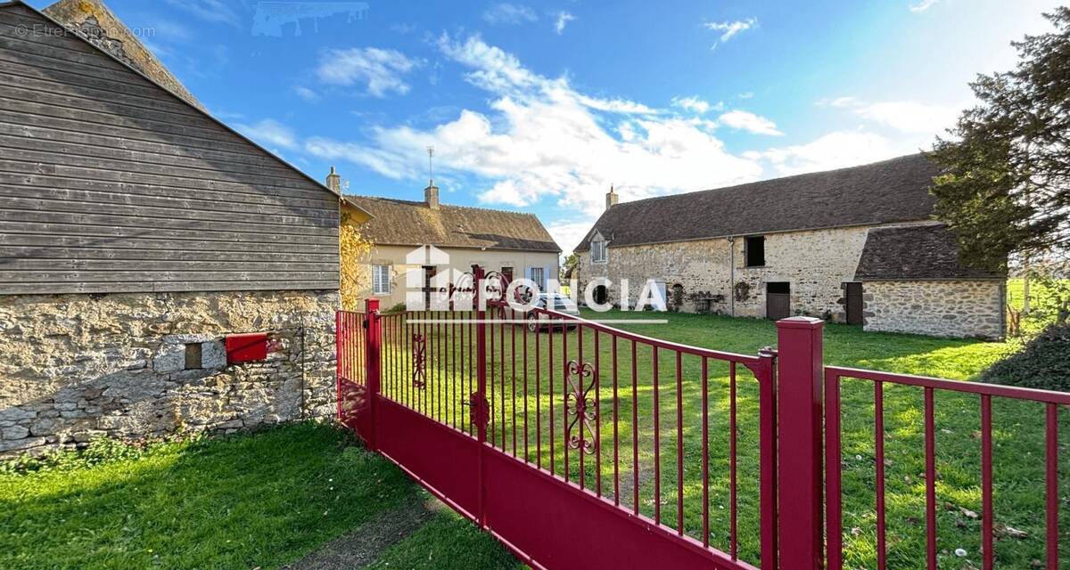 Maison à FRESNAY-SUR-SARTHE