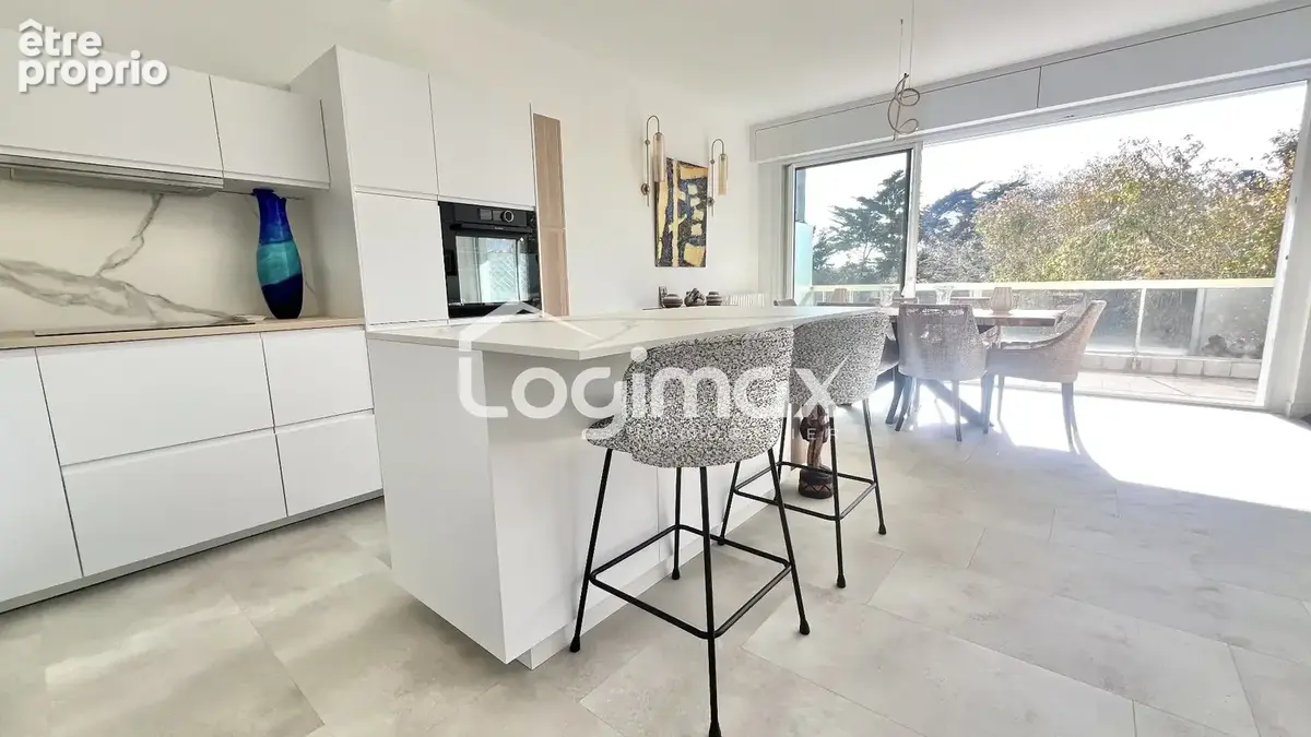 Appartement 3 pièces 81 m² à vendre à La Rochelle (17000) - photo 2