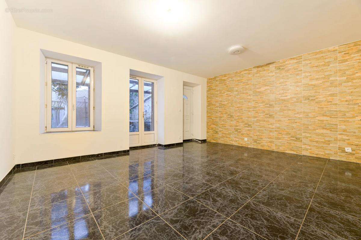 Maison à AIGREFEUILLE-SUR-MAINE