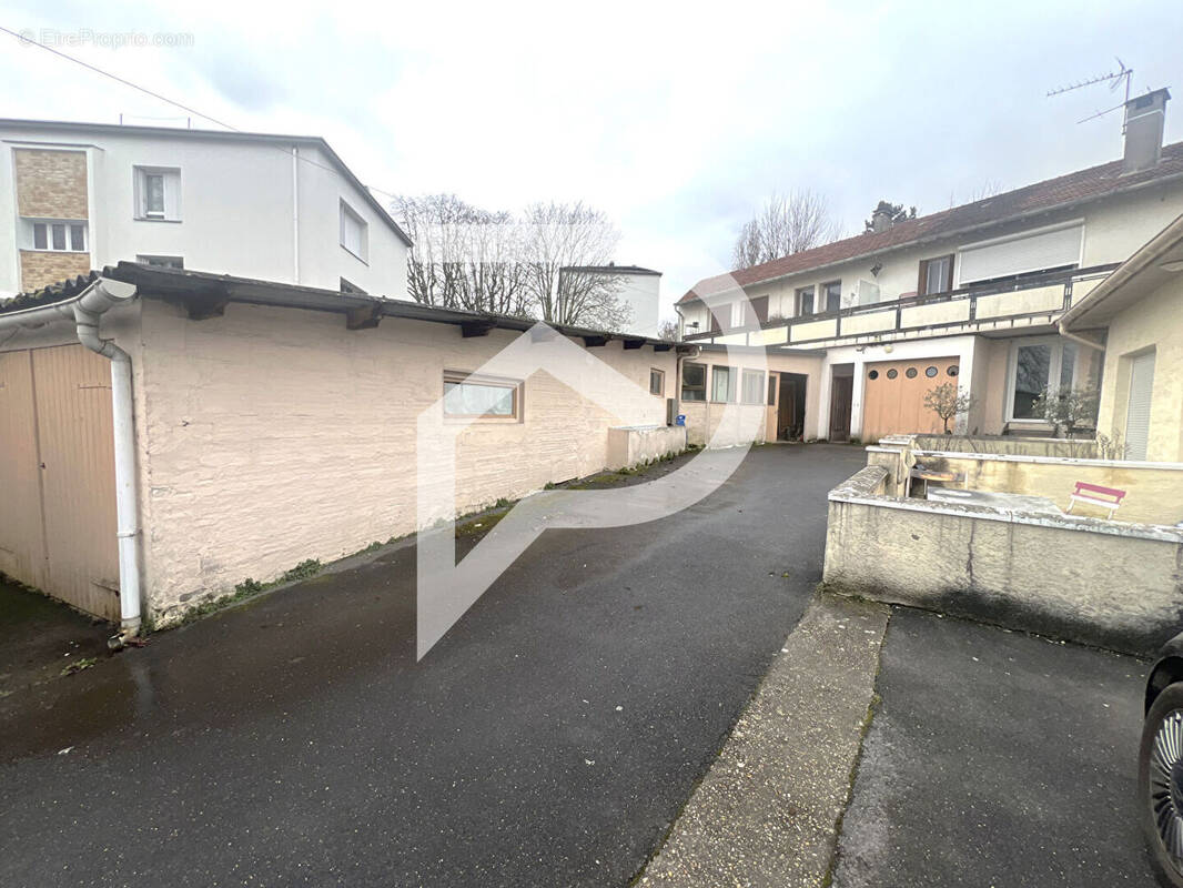 Commerce à EAUBONNE