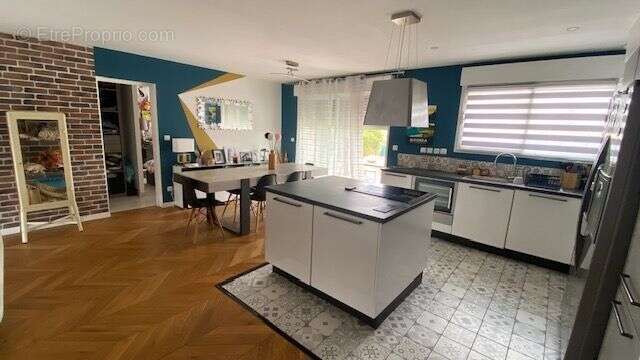 Maison à TONNAY-CHARENTE